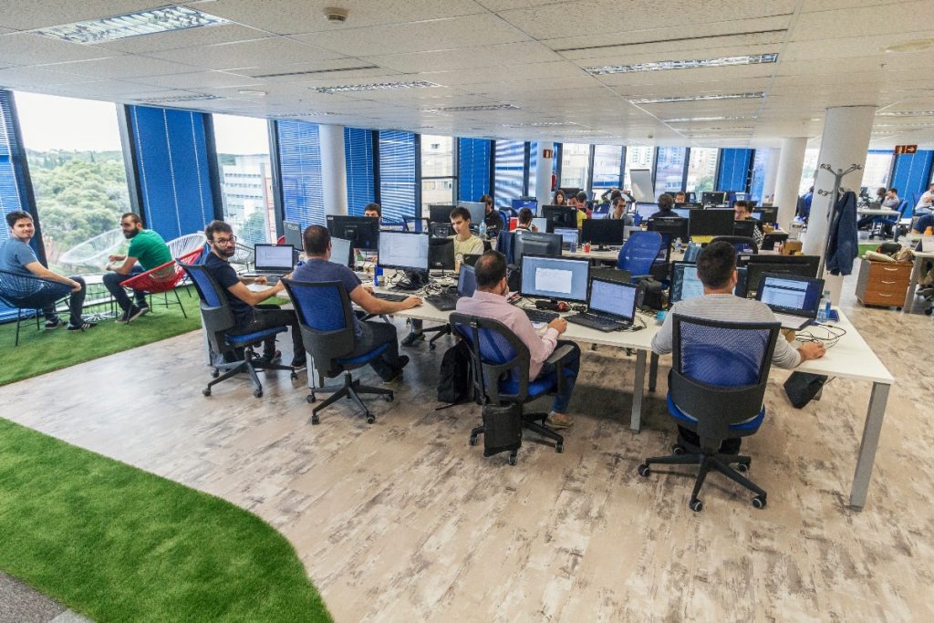Equipo de Hiberus Tecnología en su sede